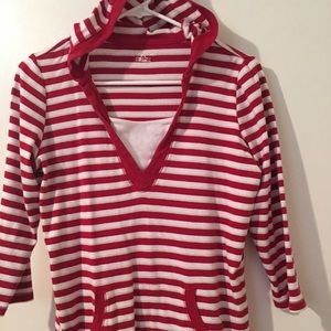 Red and white elbow length shirt